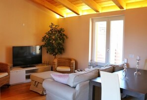 2 bedrooms, down duvets, iron/ironing board, free WiFi - Civico Sei (Menaggio)