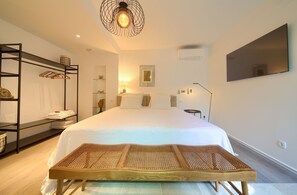 3 chambres, coffres-forts dans les chambres, bureau