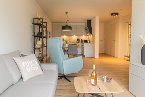 Télévision, livres, chaîne hi-fi