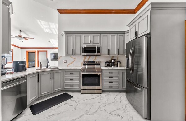 Private kitchen - Spacious home for the whole family in Boca Raton. 10 min from the beach! (Boca Raton)