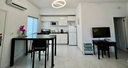 Cozy studio on Venetian Road