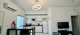 Cozy studio on Venetian Road