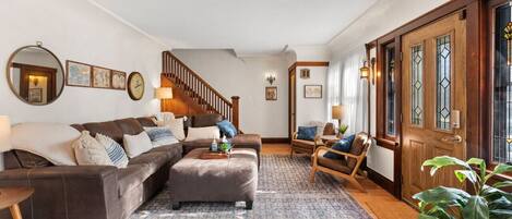 Älytelevisio, takka, työhuone