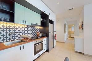 Fridge, microwave, oven, stovetop