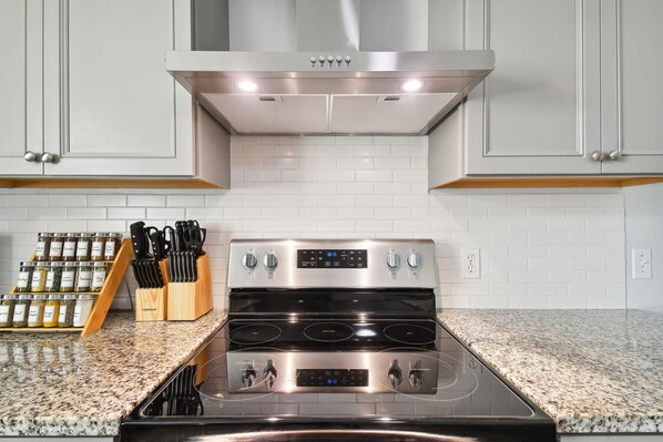 Refrigerador, microondas, horno, placa de cocina