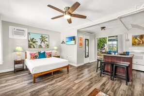 7 bedrooms, desk, free WiFi, bed sheets - Birds of Paradise Historic 1900's Spanish Estate! (Lake Worth Beach)