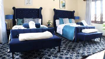 5 quartos, ferros/tábuas de passar roupa, berço de viagem