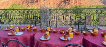 Vallée des Rose Berbère;vue Panoramique, Détente Berbère ,cuisine Traditionnelle