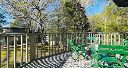 The Leia, 2BR Bright Retreat by Velvet Ditch Villas