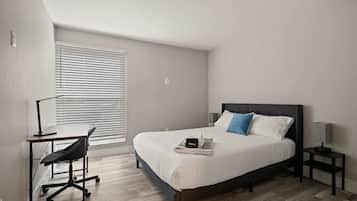 2 habitaciones, escritorio, tabla de planchar con plancha y wifi