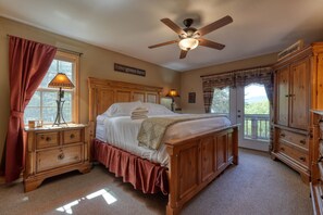 4 室のベッドルーム、WiFi (無料)、ベッドシーツ