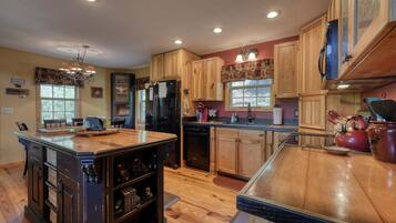 Frigorífic, microones, forn i placa de cuina