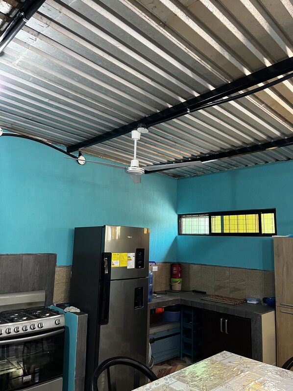 Oven, stovetop - 10 Minutes of irtra park! family sized house.
(Santa Cruz Muluá)