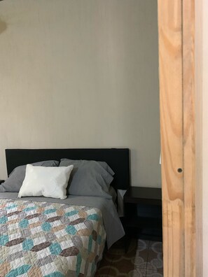 4 bedrooms, free WiFi, bed sheets - 10 Minutes of irtra park! family sized house.
(Santa Cruz Muluá)