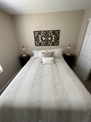 7 Schlafzimmer, Bügeleisen/Bügelbrett, kostenloses WLAN, Bettwäsche