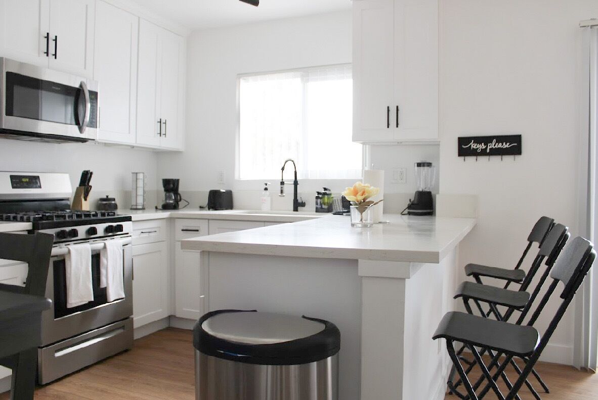 Refrigerador, microondas, horno y parrilla de estufa 