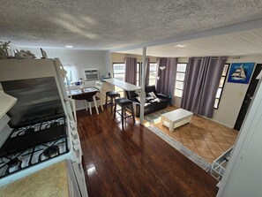 Interior - Cozy cottage at Sunseekers Resort. Pool, pets,pickleball,close to everything! (North Fort Myers)