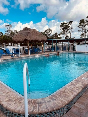 Et oppvarmet basseng