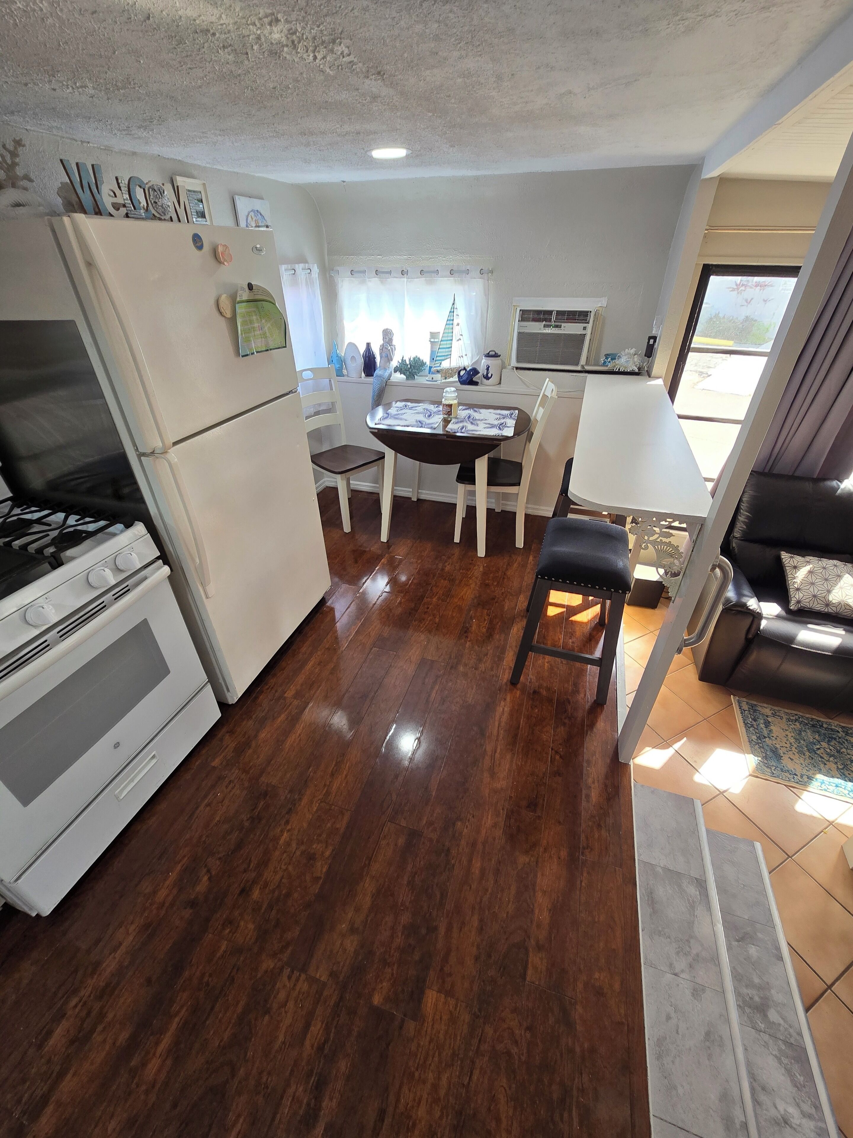 雪櫃、微波爐、焗爐、爐具