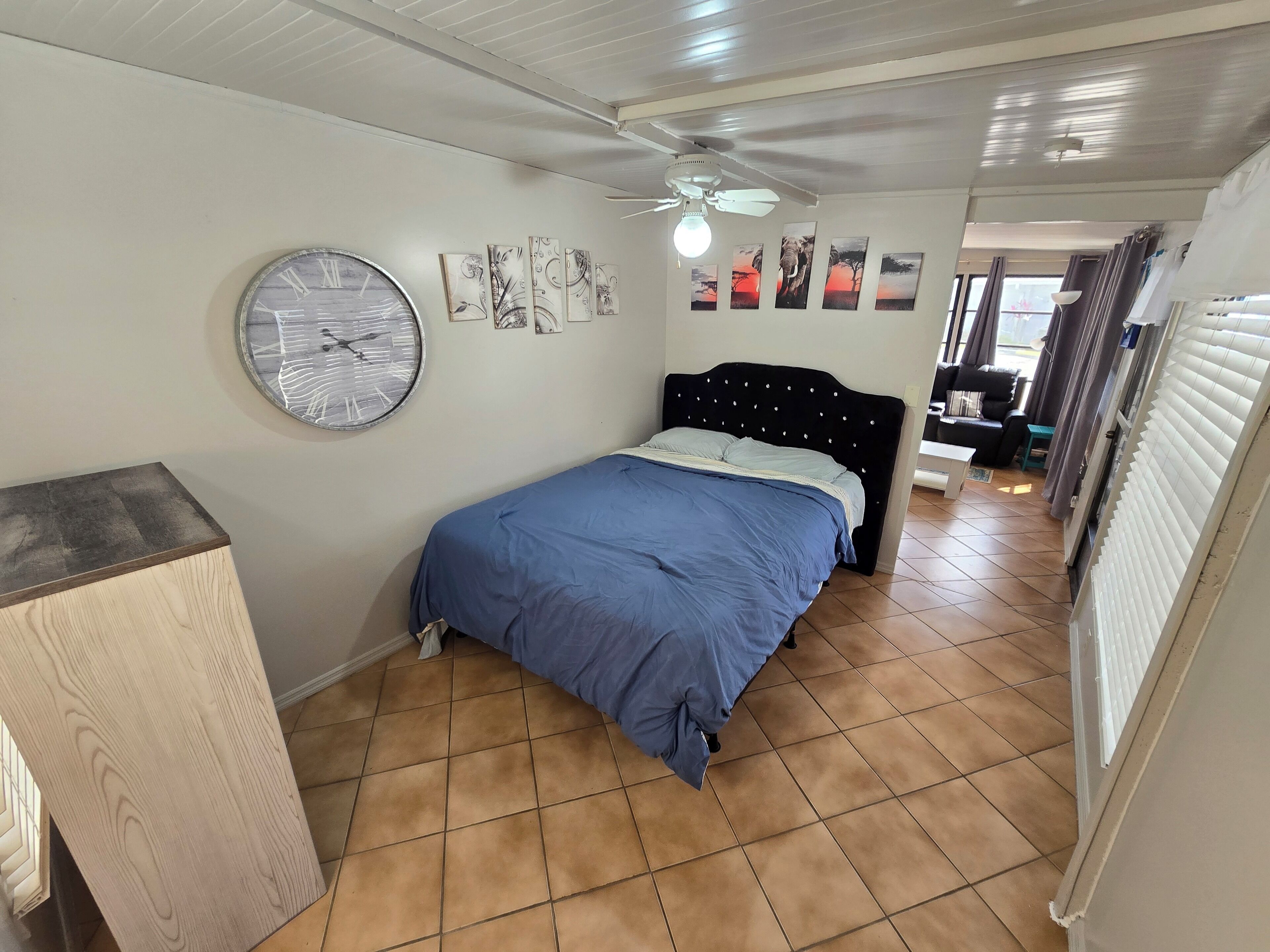 1 chambre, fer et planche à repasser, Wi-Fi, draps fournis
