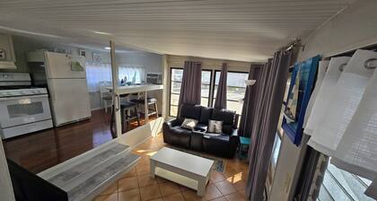 Cozy cottage at Sunseekers Resort. Pool, pets,pickleball,close to everything!