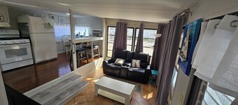 Cozy cottage at Sunseekers Resort. Pool, pets,pickleball,close to everything!