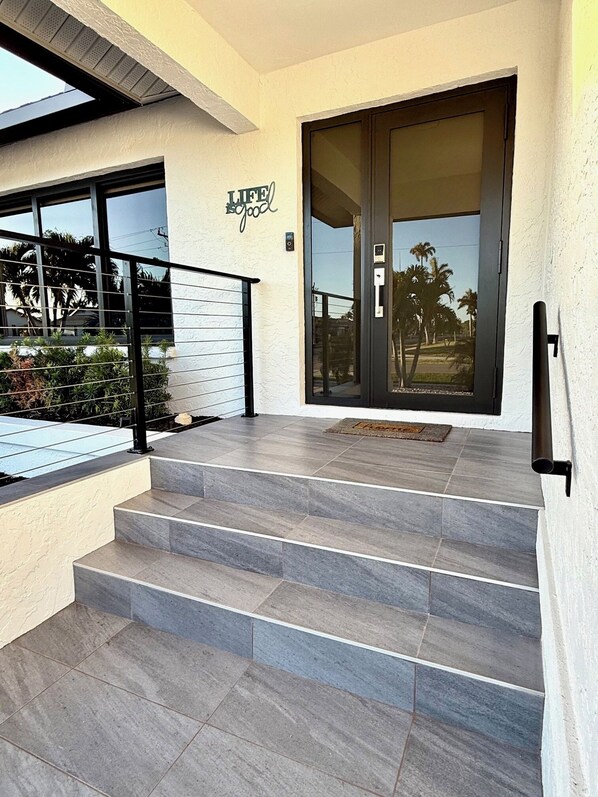 Exterior detail - WELCOME- MARCO ISLAND BEACH LIFEISGOOD STYLISH HOME! FOOD, FUN, SUN & MEMORIES! (Marco Island)