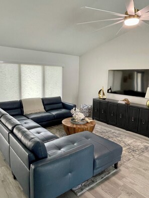 Smart TV, books, stereo