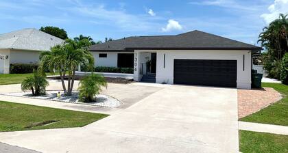 WELCOME- MARCO ISLAND BEACH LIFEISGOOD STYLISH HOME! FOOD, FUN, SUN & MEMORIES!