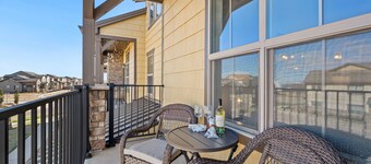 Serene Retreat With Hot Tub, Sauna, Pool & Gym