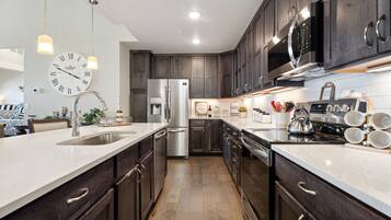 Apartment, 1 Queen Bed, Balcony (6582 Crystal Downs #205) | Private kitchen | Fridge, microwave, oven, stovetop
