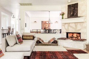 Smart TV, fireplace, books - Golf Community. Zen Home (Round Rock)