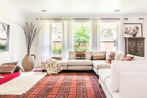 Smart TV, fireplace, books - Golf Community. Zen Home (Round Rock)