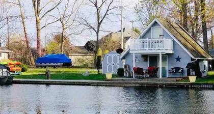 Adorable Gun Lake Cottage