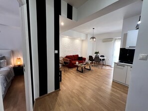 公寓 | 客廳 | 55 吋LED 電視連有線電視頻道