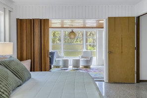 7 bedrooms, desk, iron/ironing board, travel cot