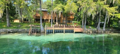 Rainbow River mid-century Estate Sleeps 20+ people and guarantees unlimited fun!