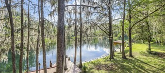 Rainbow River mid-century Estate Sleeps 22+ people and guarantees unlimited fun!
