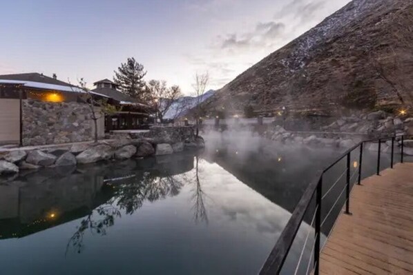 Spa - David Walley's 1862 Hot Springs Resort. 23 Minutes from Lake Tahoe. (Genoa)