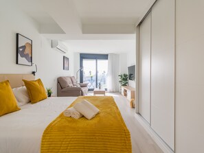 1 室のベッドルーム、アイロン / アイロン台、WiFi (無料)、ベッドシーツ