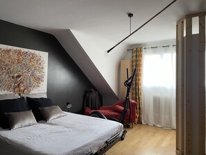 4 bedrooms, in-room safe, desk, iron/ironing board -
Quiet modern villa near Paris #JO24 (Nanterre)