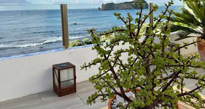 Cosy house with a magnificent ocean view and the most famous landmark in Azores