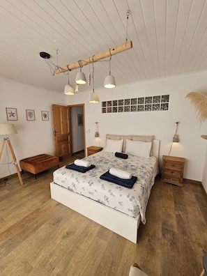 3 bedrooms, iron/ironing board, travel cot, free WiFi - Cosy house with a magnificent ocean view and the most famous landmark in Azores (Vila Franca Do Campo)