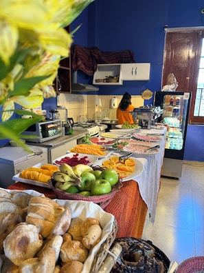 Tägliches inbegriffenes großes Frühstück