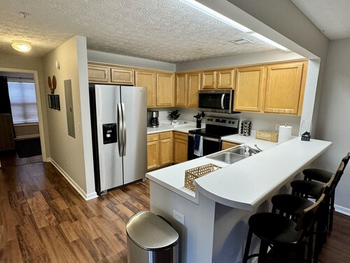 4 Bed 4 Bath Condo Near Campus!