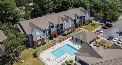 4 Bed 4 Bath Condo Near Campus!