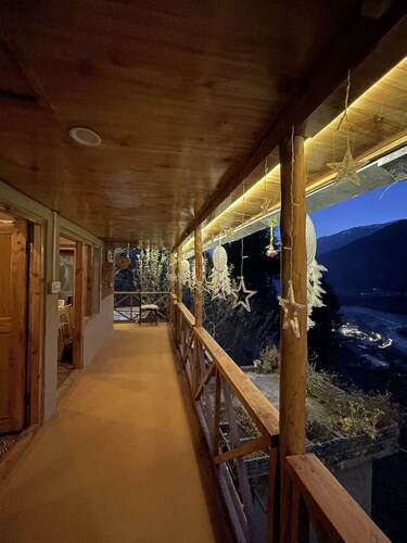 Mountainside Bliss: Find Peace and Comfort at Our Mud House in Manali