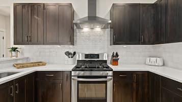 House, Multiple Beds, Hot Tub, Mountain View (538 Cajetan Street) | Private kitchen | Fridge, microwave, oven, stovetop