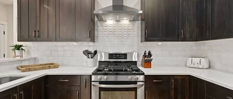 House, Multiple Beds, Hot Tub, Mountain View (538 Cajetan Street) | Private kitchen | Fridge, microwave, oven, stovetop