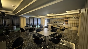 Bar (trong khuôn viên)